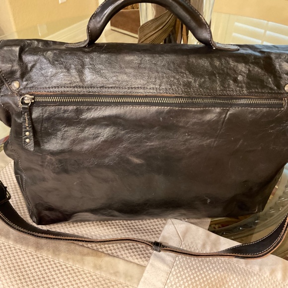 THE SITKA MESSENGER BAG BY KODIAK LEATHER COMPANY - Picture 6 of 11